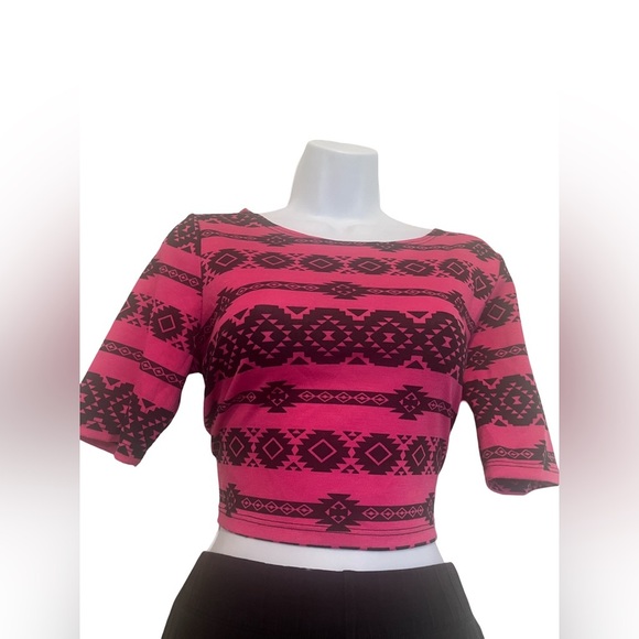 Ali and Kris Crop Top Tribal Top. Size: Large. Color: Fuchsia and Black - Picture 5 of 9
